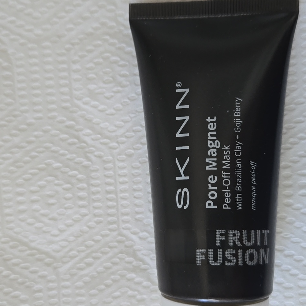 New Skinn pore magnet